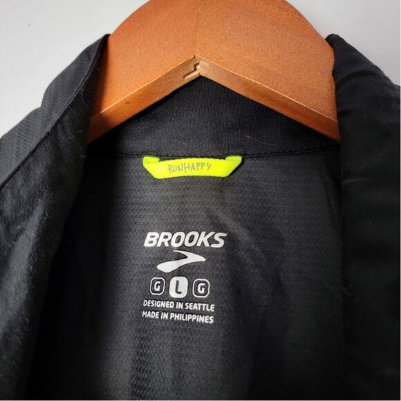 Brooks Running Vest Men's L Black Reflective Windbreaker Athleisure Gorpcore - Picture 2 of 8